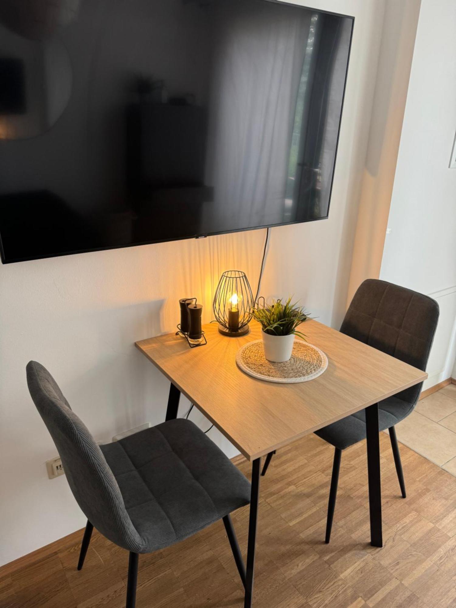 Moderne Ferienwohnung Mit Terrasse Wurzburg Luaran gambar